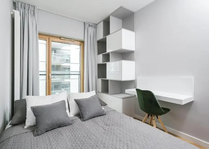 Urban Chic - Luxury 2-bedroom, Mennica *