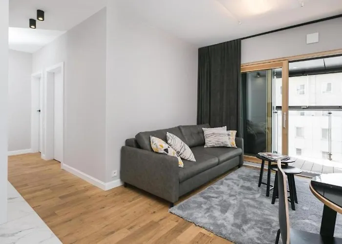 Urban Chic - Luxury 2-bedroom, Mennica Apartment *