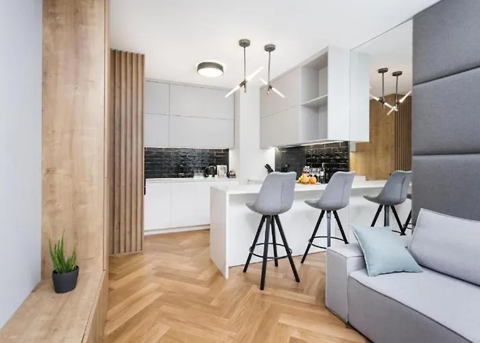 Urban Chic - Luxury 2-bedroom, Mennica Warsaw