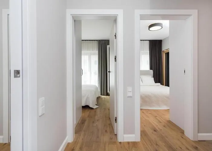 Urban Chic - Luxury 2-bedroom, Mennica Apartment