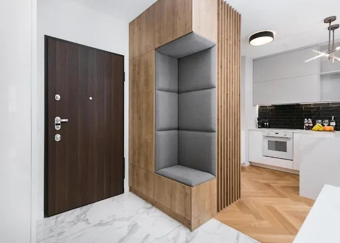 Urban Chic - Luxury 2-bedroom, Mennica Apartment Warsaw