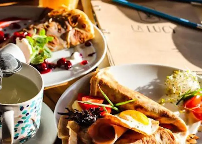 Apartment Urban Chic - Luxury 2-bedroom, Mennica