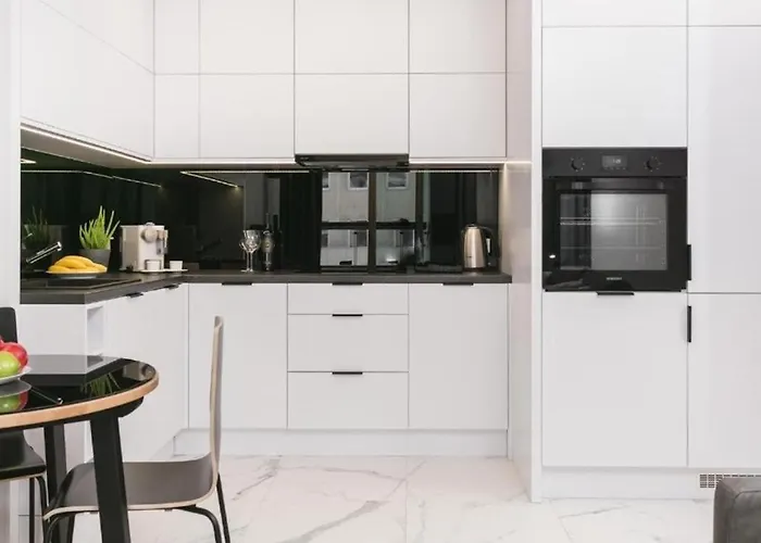 Urban Chic - Luxury 2-bedroom, Mennica * Warsaw