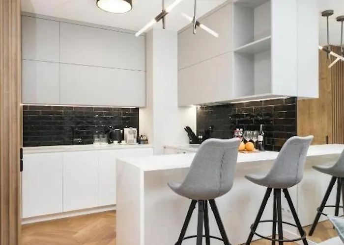 Apartment Urban Chic - Luxury 2-bedroom, Mennica Warsaw