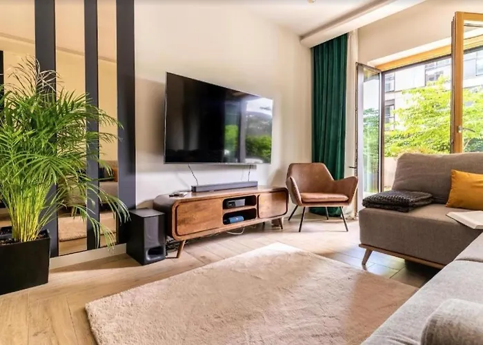 Urban Chic - Luxury 2-bedroom, Mennica Warsaw