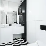 Urban Chic - Luxury 2-bedroom, Mennica Lejlighed Warszawa