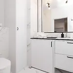 Urban Chic - Luxury 2-bedroom, Mennica Warszawa