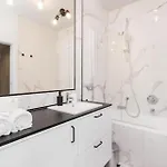 Urban Chic - Luxury 2-bedroom, Mennica Warszawa