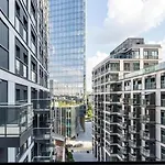 Urban Chic - Luxury 2-bedroom, Mennica Lejlighed *
