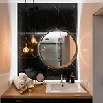 Apartamento Urban Chic - Luxury 2-bedroom, Mennica Varsóvia