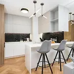 Apartamento Urban Chic - Luxury 2-bedroom, Mennica Varsóvia