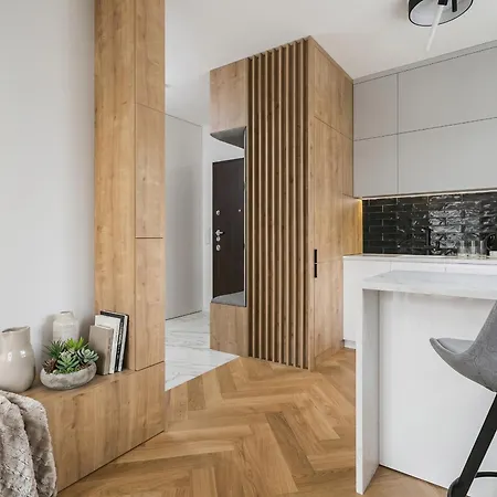 Urban Chic - Luxury 2-bedroom, Mennica