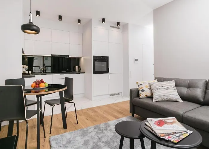 Urban Chic - Luxury 2-bedroom, Mennica Varsó