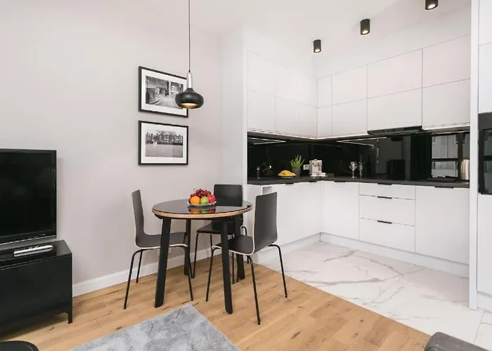 Urban Chic - Luxury 2-bedroom, Mennica *