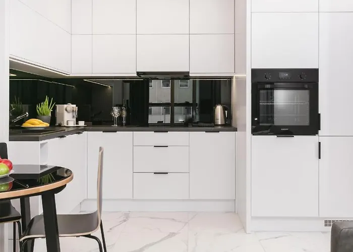 Urban Chic - Luxury 2-bedroom, Mennica *