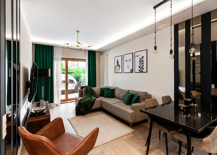 Urban Chic - Luxury 2-bedroom, Mennica Apartman *