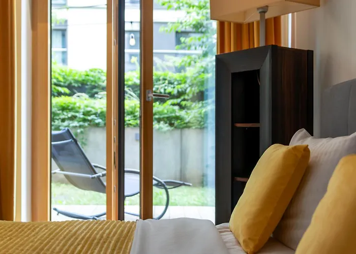 Urban Chic - Luxury 2-bedroom, Mennica Varsó