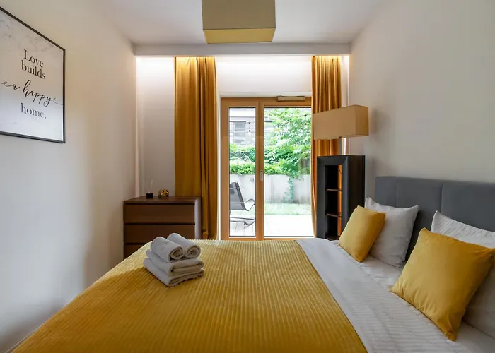 Apartman Urban Chic - Luxury 2-bedroom, Mennica Varsó