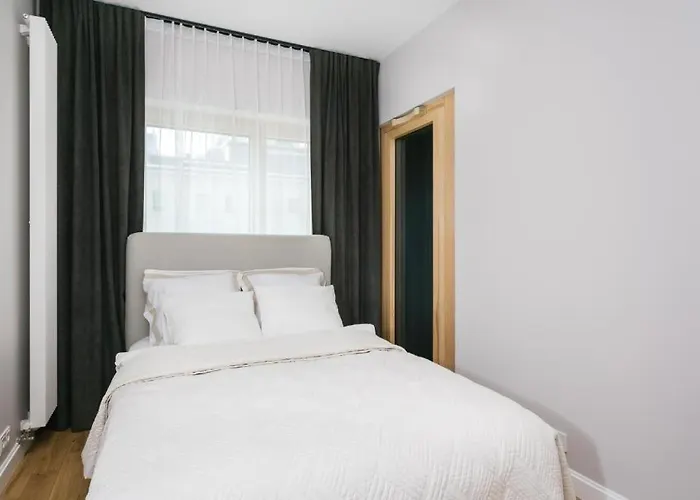 Urban Chic - Luxury 2-bedroom, Mennica Apartman *