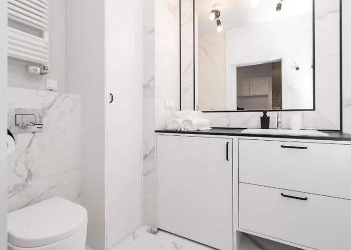 Urban Chic - Luxury 2-bedroom, Mennica * Varsó