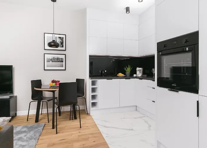 Urban Chic - Luxury 2-bedroom, Mennica