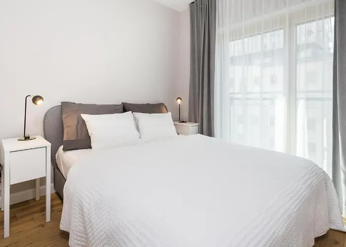 Urban Chic - Luxury 2-bedroom, Mennica * Varsó