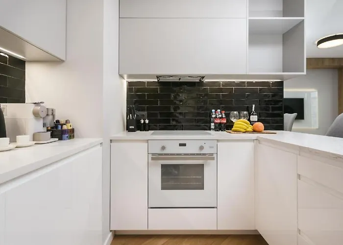 Urban Chic - Luxury 2-bedroom, Mennica