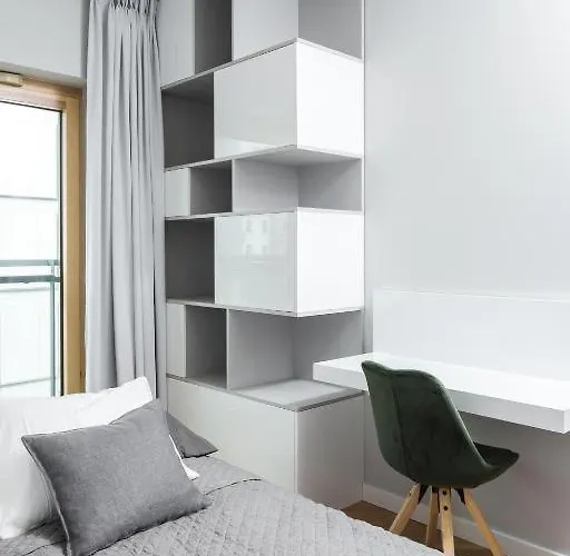 Apartman Urban Chic - Luxury 2-bedroom, Mennica Varsó