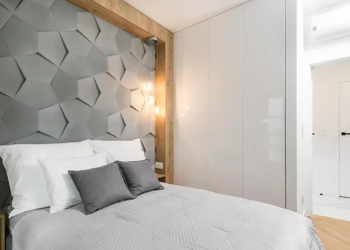 Apartman Urban Chic - Luxury 2-bedroom, Mennica Varsó