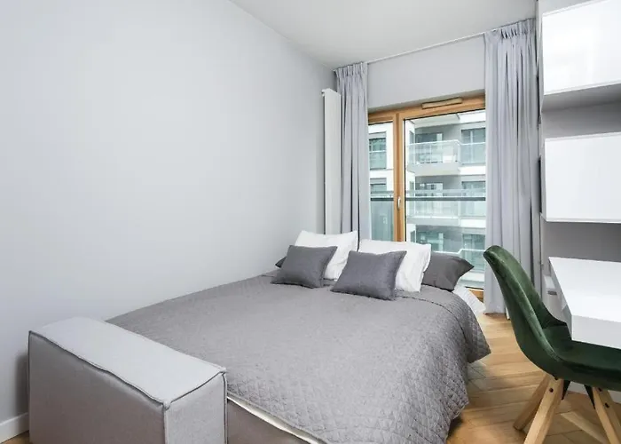 Urban Chic - Luxury 2-bedroom, Mennica Apartman