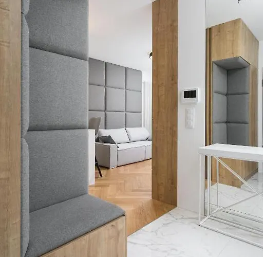 Urban Chic - Luxury 2-bedroom, Mennica Apartman