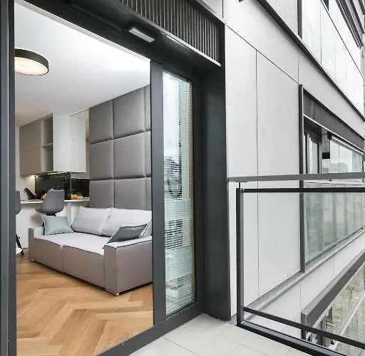 Urban Chic - Luxury 2-bedroom, Mennica