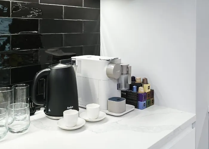 Urban Chic - Luxury 2-bedroom, Mennica