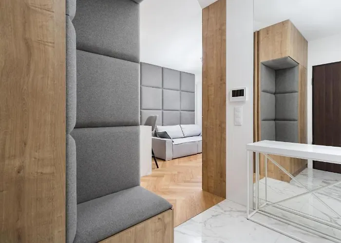 Urban Chic - Luxury 2-bedroom, Mennica * Varsó