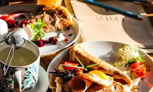 Urban Chic - Luxury 2-bedroom, Mennica